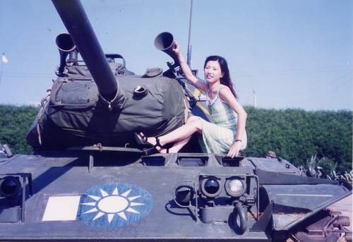  p>阿桑(judy,1975年2月28日-2009年4月6日),本名黄嬿璘,出生于台湾省