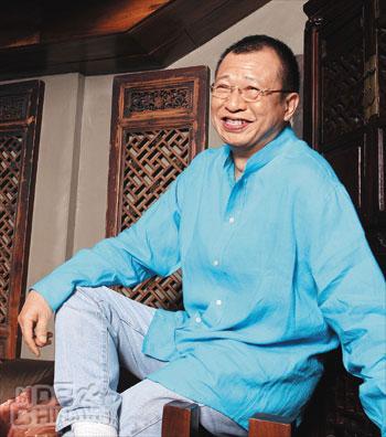  p>许绍雄(hui siu hung),1948年11月4日出生于中国香港,祖籍广东汕头