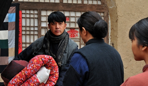  p>《盘龙卧虎高山顶》是由中国电视剧制作中心,陕西省委宣传部,延安