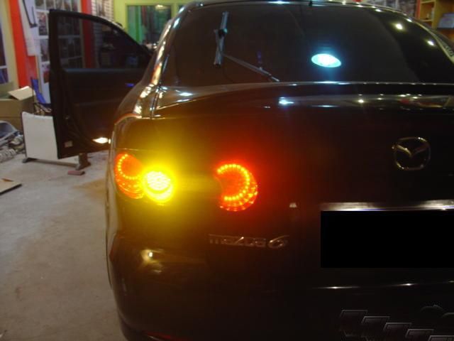  p>转向灯是在机动车辆转向时开启以提示前后左右车辆及行人注意的