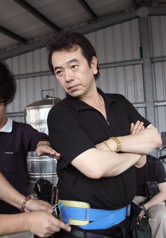  p>《夜市人生》是由 a target="_blank" href="/item/李岳峰/7775951