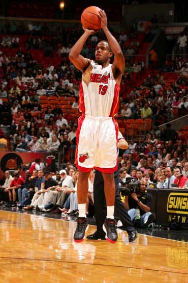  p>达蒙·琼斯(damon jones),1976年8月25日出生于美国 a href="#"