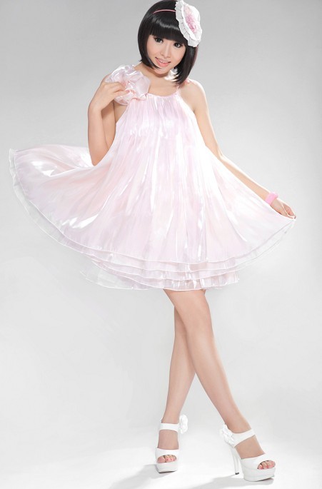  p data-id="gn8r34vyyo">《新年钟声》是内地女歌手吴婷继《 a