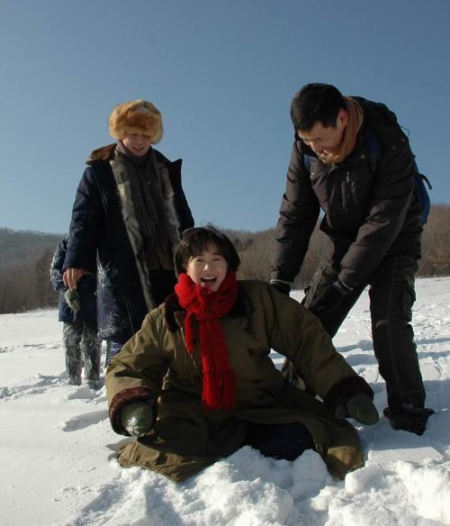 《红莓花儿开》是由中央电视台中国电视剧