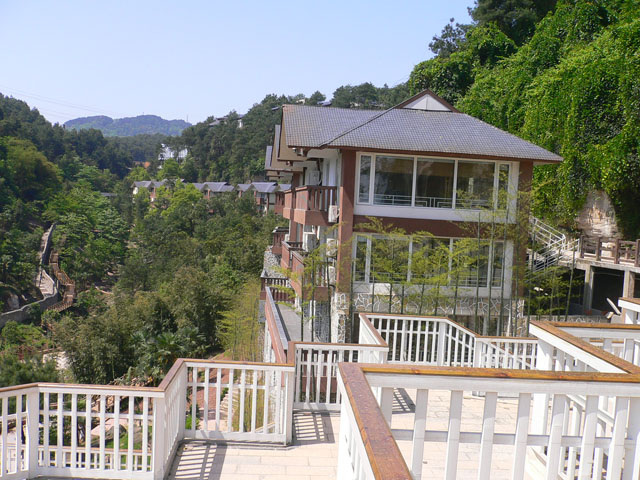 data-lemmaid="436625">重庆市 /a>巴南区云篆山风景区,依傍清风峡