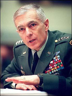  p>韦斯利·克拉克,美国四星上将,北约盟军最高司令,靠空袭赢得了1999