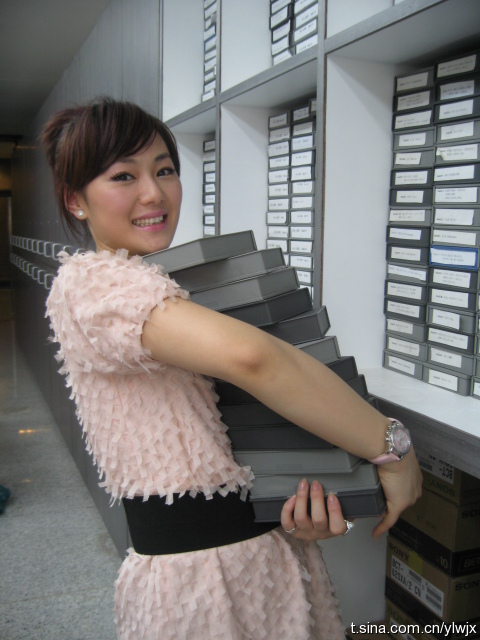  p data-id="gnvjjh1h3t">《娱乐无极限》是由赵靓,潘丹,yoyo,陆立