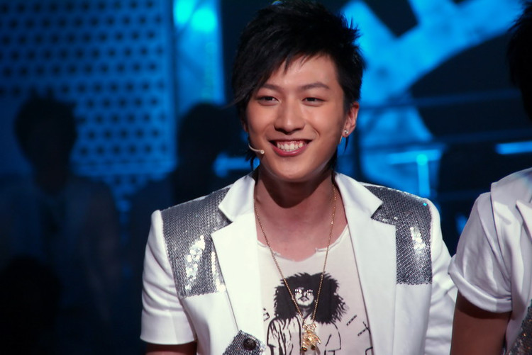  p>乔任梁 i>(1987年10月15日-2016年9月16日) /i>,出生于上海市,中国