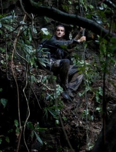  p>贝尔·格里尔斯 i>(bear grylls) /i>,1974年6月7日出生于英国