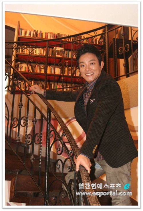  p>李凡秀 i>(         ,lee bumsoo) /i>,1970年1月3日出生于韩国忠