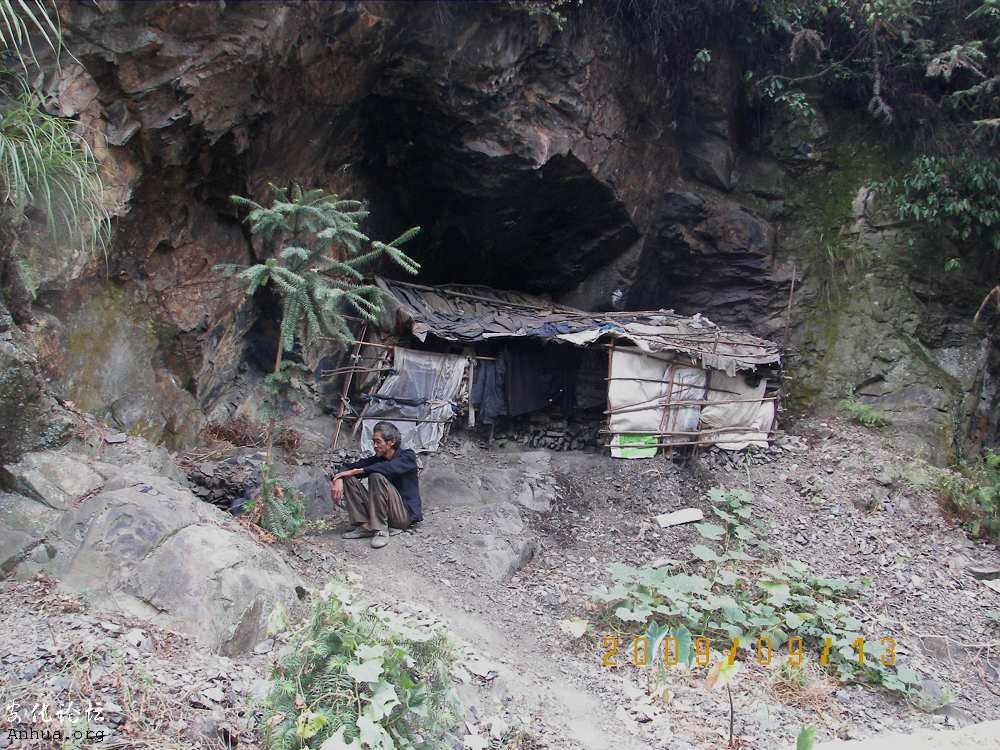  p>山顶洞人文化遗址是1930年发现的,1933年和1934年进行了发掘,已挖