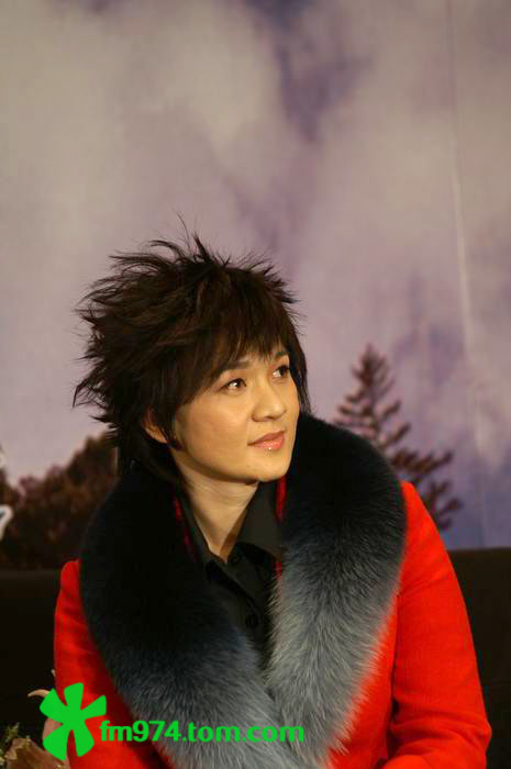  p>柯以敏(mindy quah),1972年3月30日出生于马来西亚槟城,马来西亚