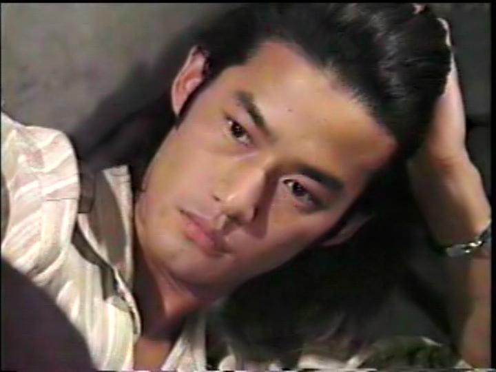 模特大赛并获得冠军,因而通过模特儿入行;1995年4月出演ntv电视剧《 a