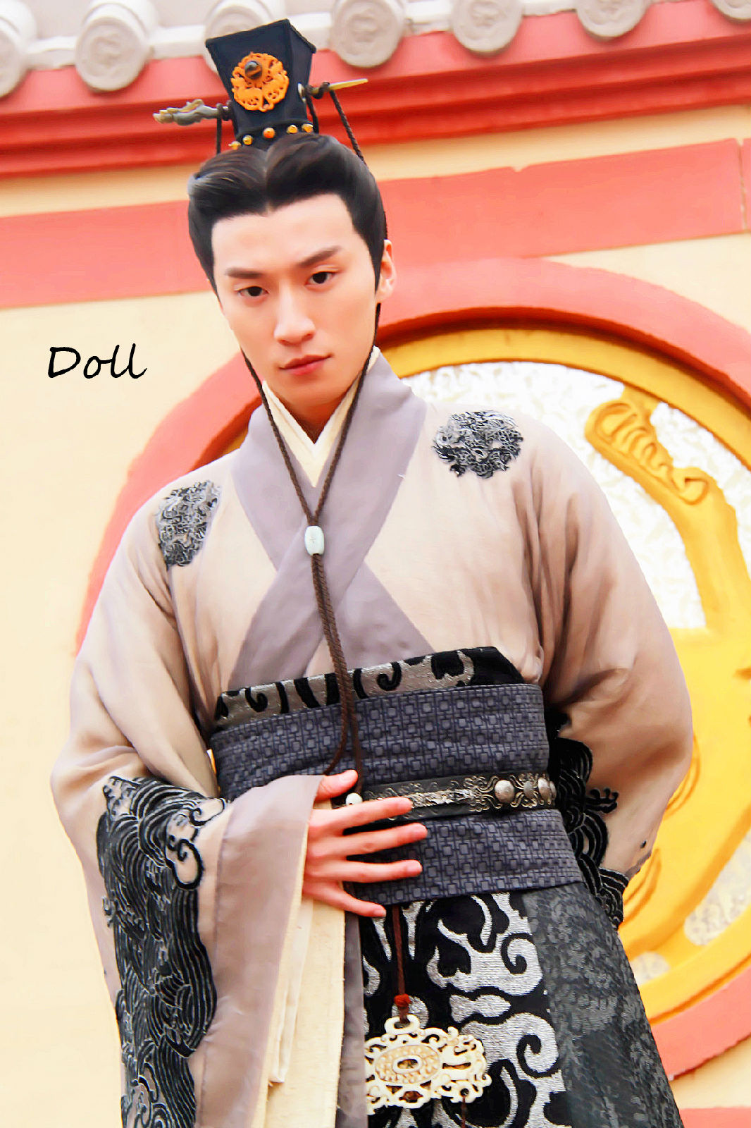  p>乔任梁 i>(1987年10月15日-2016年9月16日) /i>,出生于上海市,中国