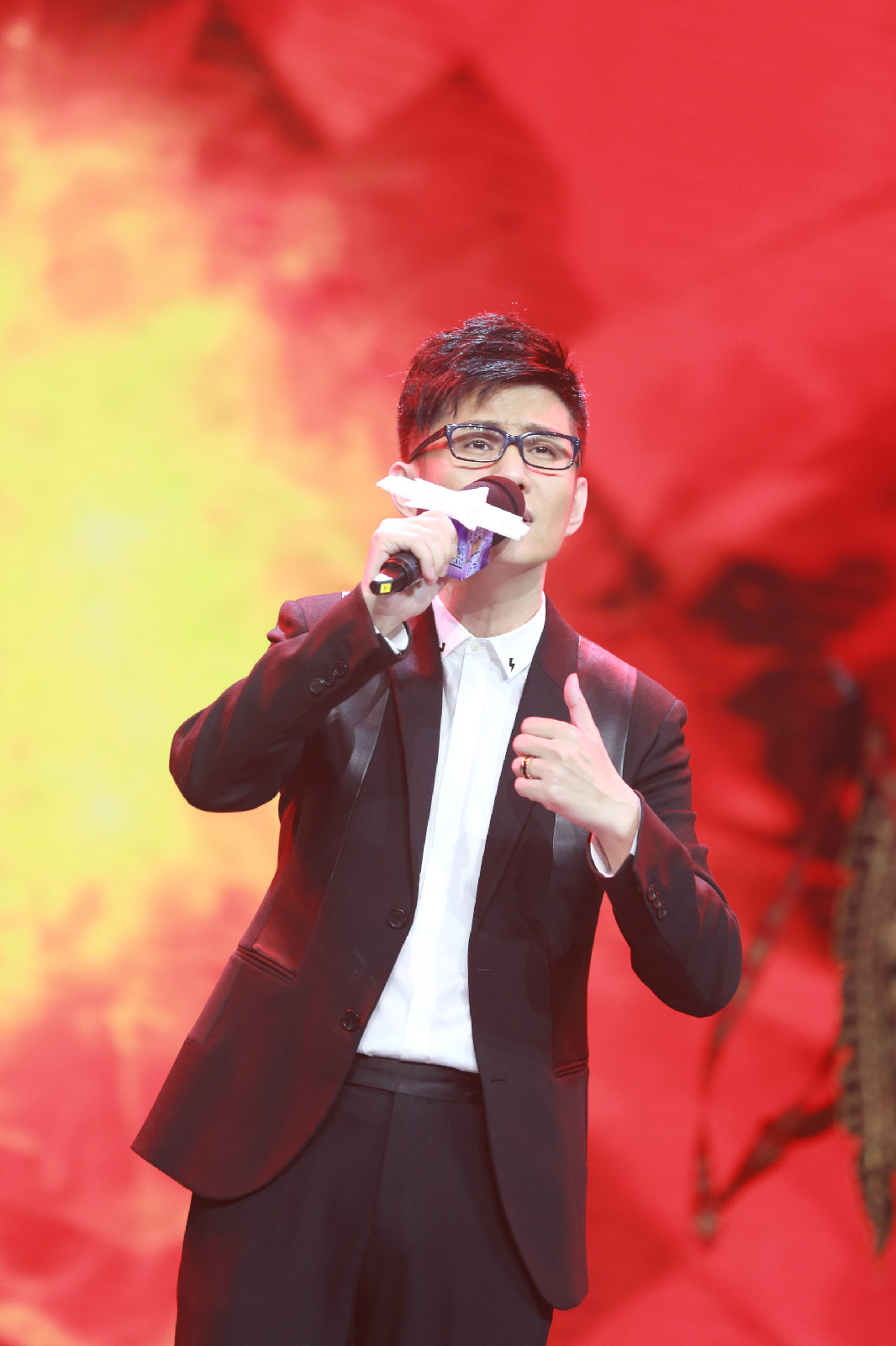 本名王卓实,11月14日出生于中国吉林省吉林市,中国内地流行男歌手