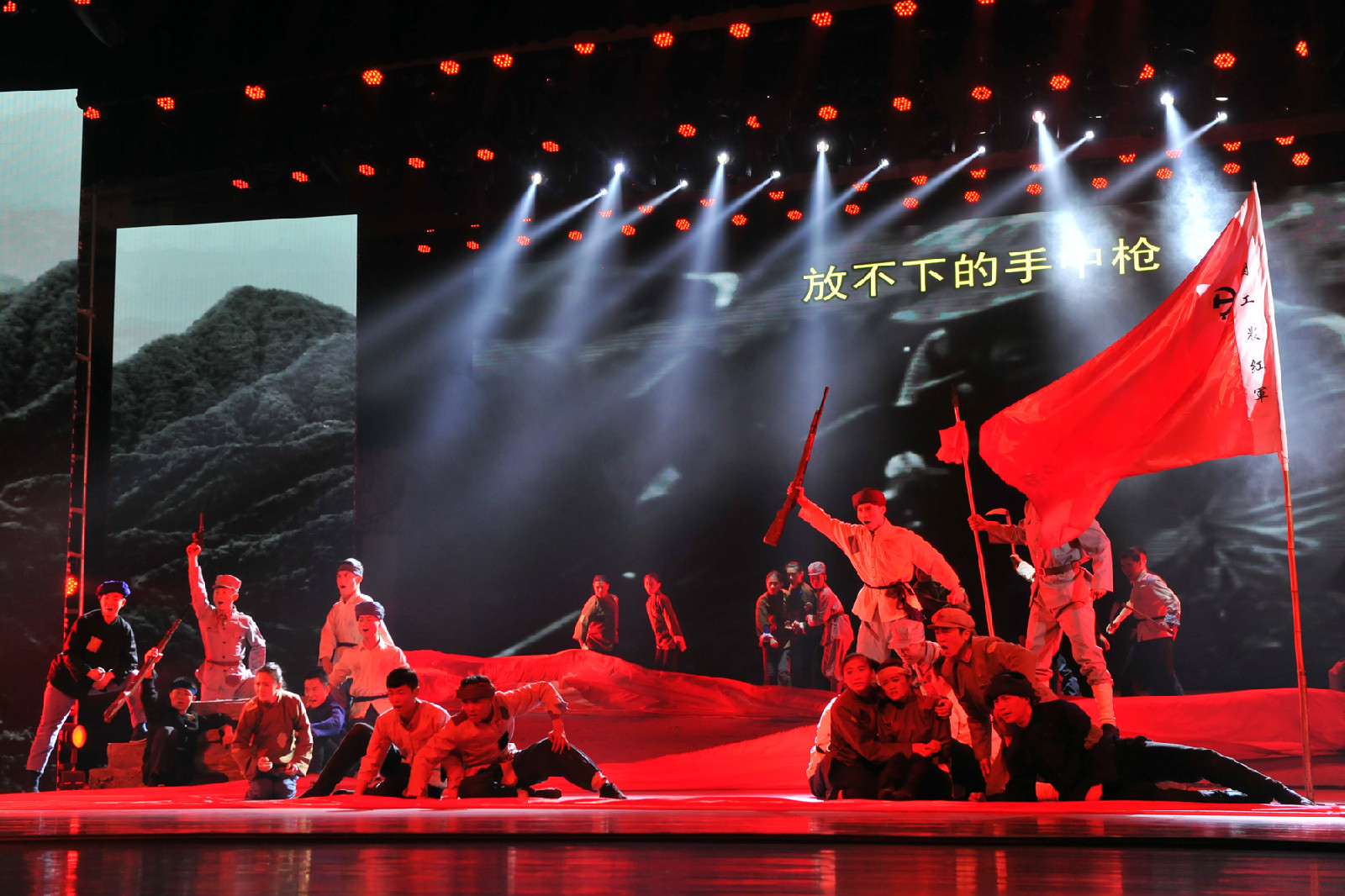  p data-id="gnwxppc57e">中国人民解放军71320部队前锋文工团最早