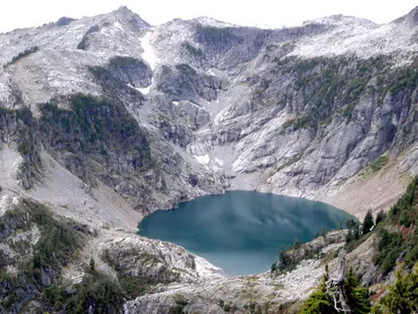  p>冰蚀湖(glacial erosion lake)冰川湖的一种.