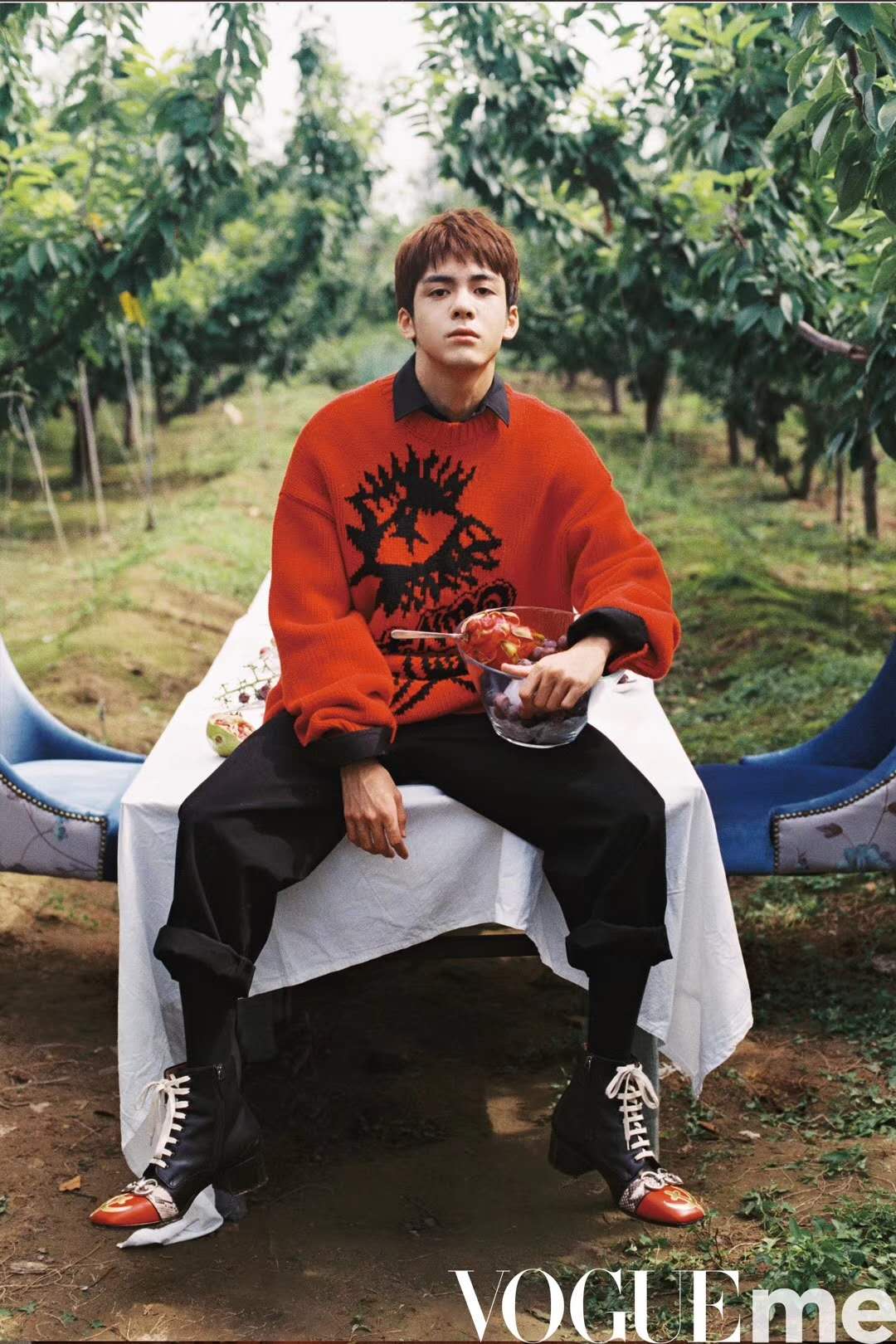 曾舜晞 i>(joseph) /i>,原名曾威航,1996年10月9日出生于广东省深圳市