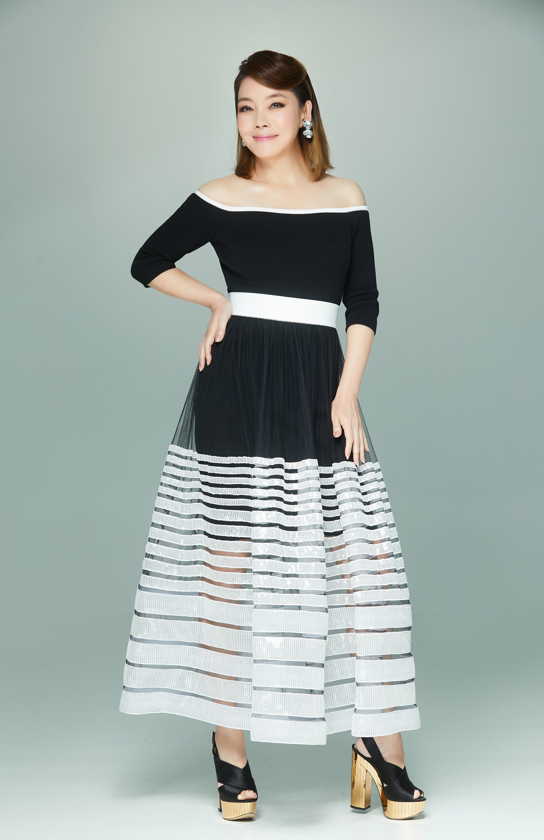  p>辛晓琪(winnie hsin),1962年2月8日生于台湾省台中市丰原区,祖籍