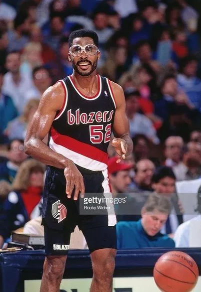  p>巴克·威廉姆斯(buck williams),全名:查尔斯·林伍德·威廉姆斯