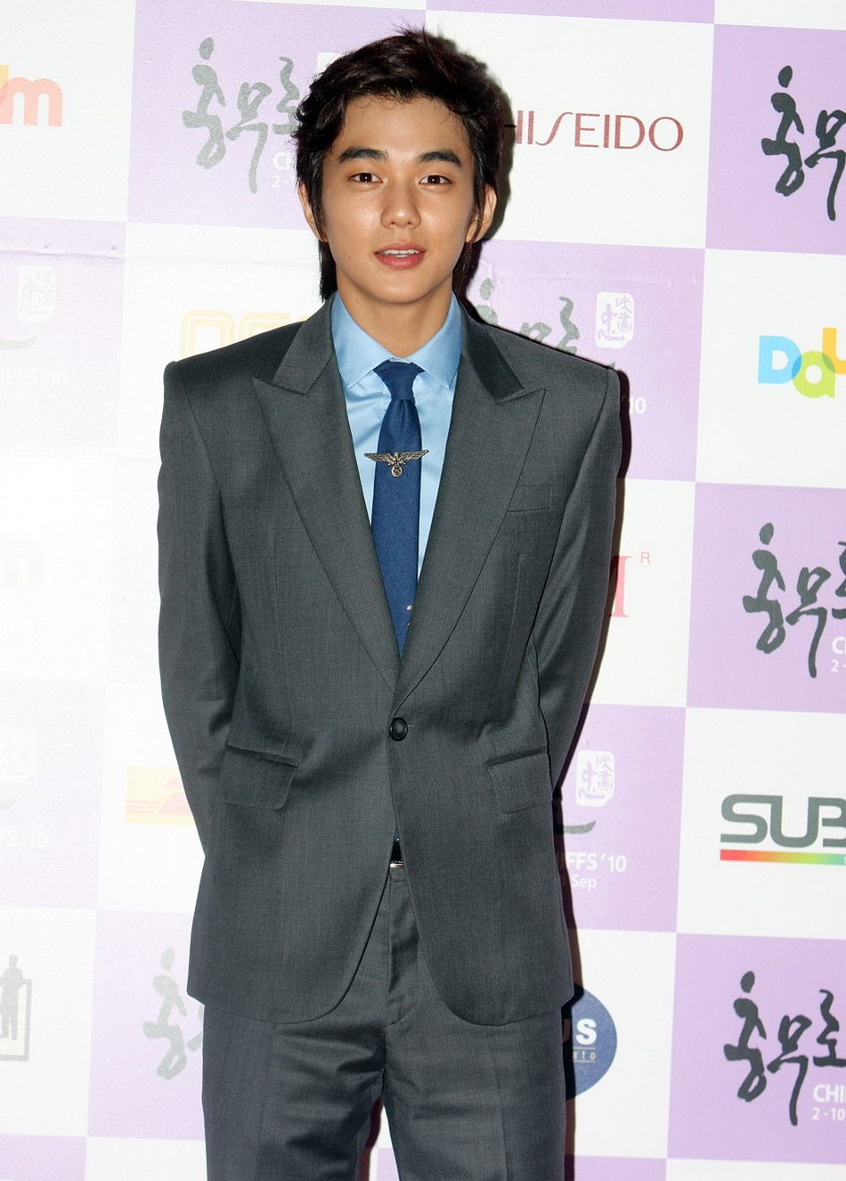 ,1993年8月17日生于韩国仁川市,韩国男演员