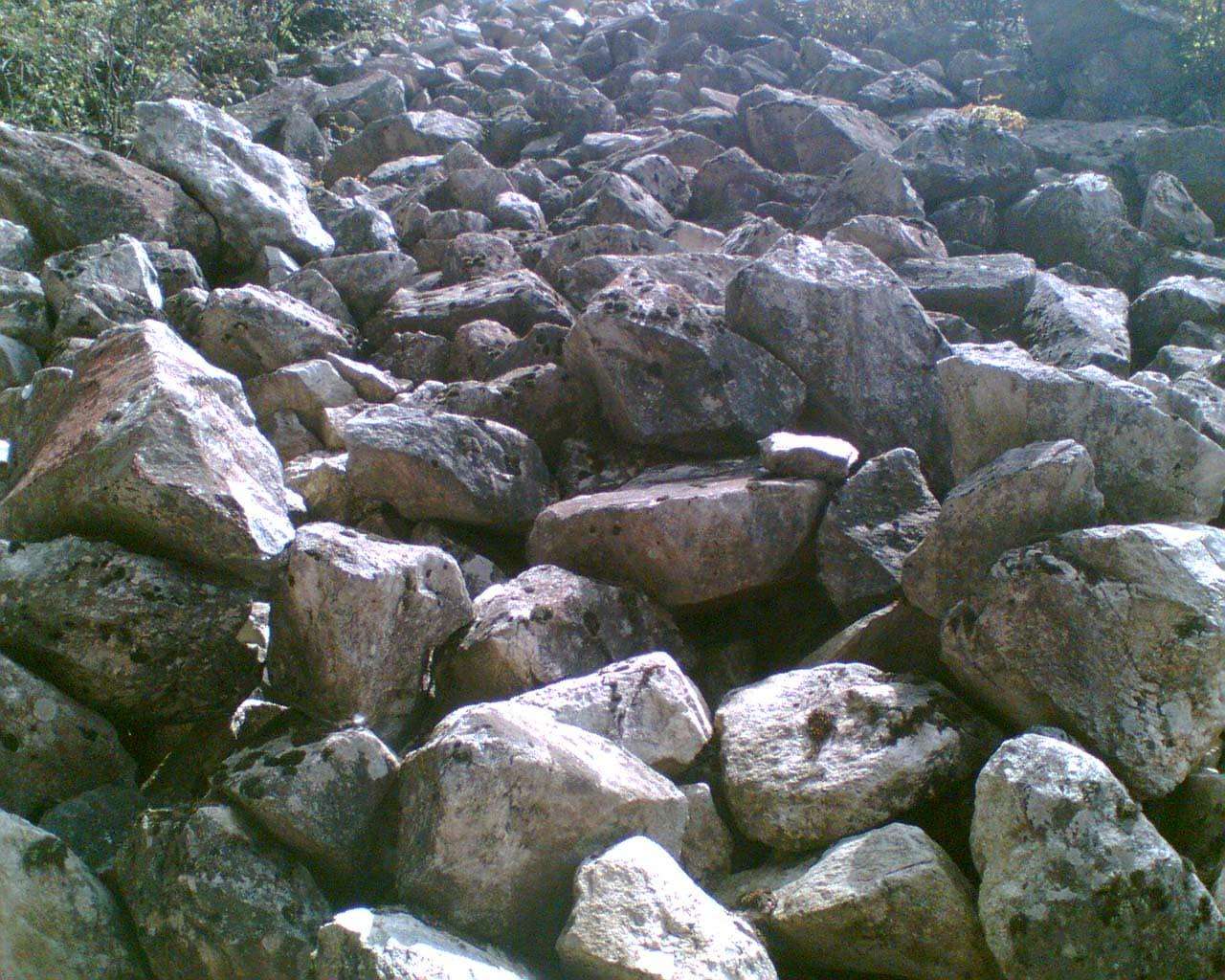 还有冰水沉积和冰水沉积地貌等都属冰川遗迹.对冰