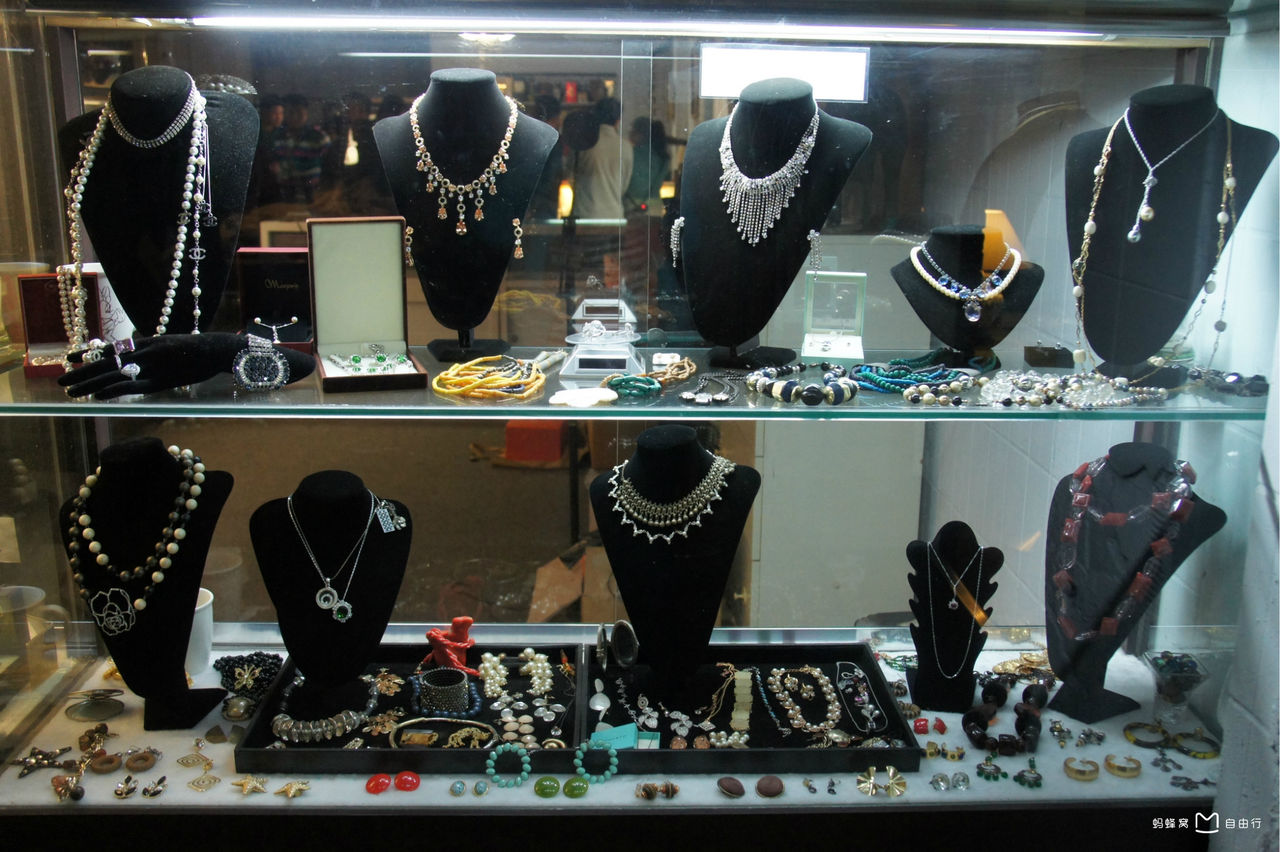  p>邓丽君纪念馆位于高雄市河西一路台铁田町仓库,分前后两栋.