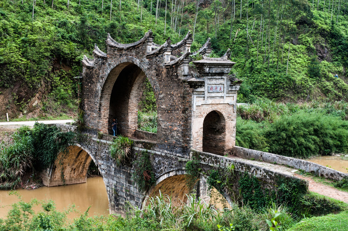  p data-id="gnb3zeimbv">太平桥位于安州区雎水镇虎头山下,是一座被