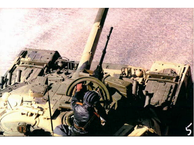  p>t-80主战坦克(英文:t-80 main battle tank,俄文绰号:Летающ