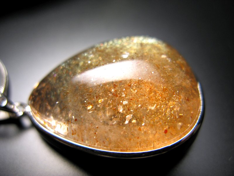  p>奥长石(oligoclase)又称更长石,旧称钠钙长石