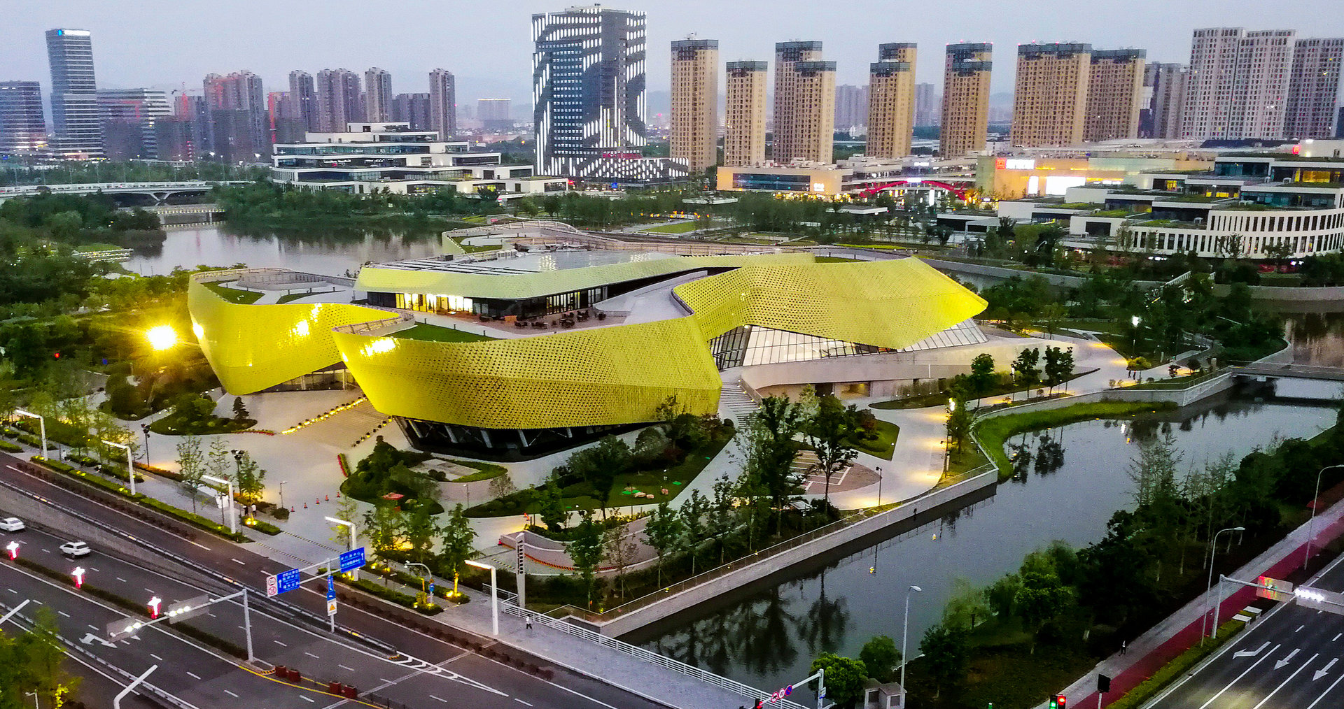  p>宁波市城市展览馆是一座展示宁波城市的发展历史,建设成就以及未来