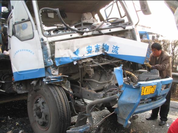 京沪高速车祸
