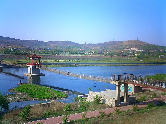  p>小凌河,蒙古语称"明安河",古名"唐就水".隋唐时则为"彭卢水".