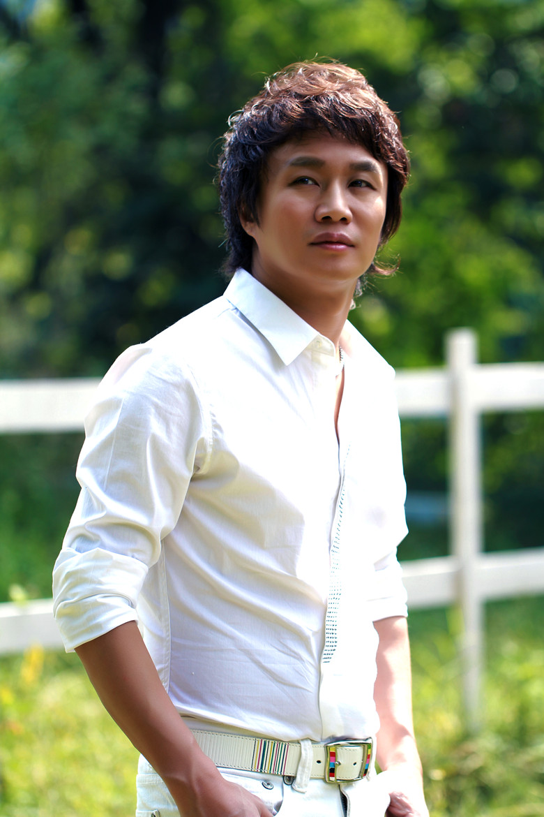  p data-id="gn6w3ufbl8">《爱情就是那么傻》是赵真演唱的歌曲,由