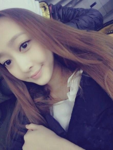  p>洛诗(原名李晓楠),毕业于 a target="_blank" href="/item/中央