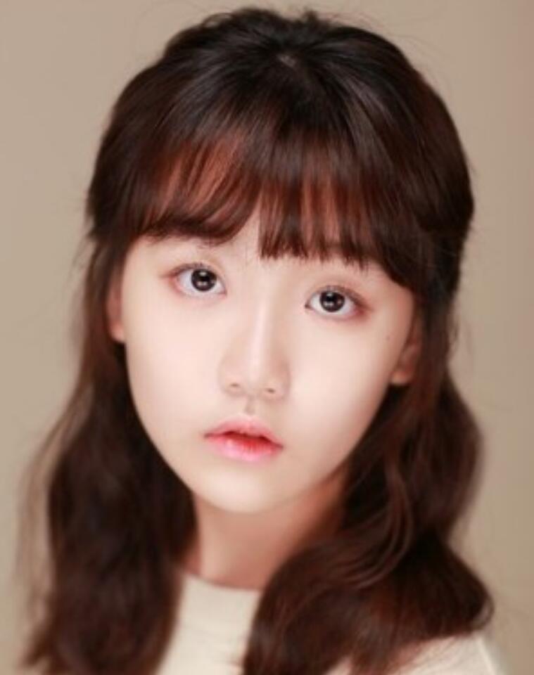 狼少年/5852623" data-lemmaid="5852623">狼少年 /a>》中饰演东美