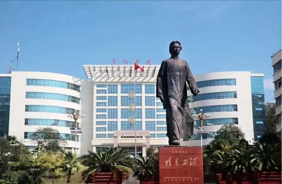  p>萍乡学院(pingxiang university)坐落于江西省 a target="_blank"