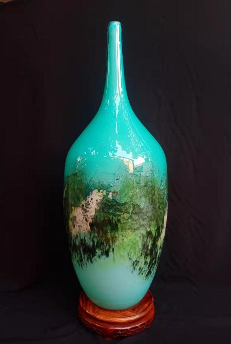  p>李冰,男,1977年12月生于山东省淄博市,师从中国琉璃艺术大师 a