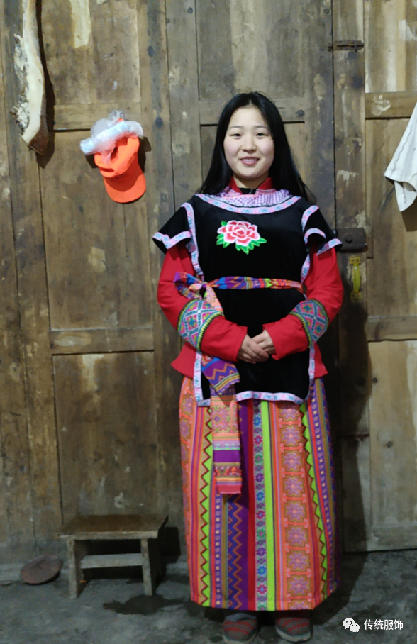 中国民族服装史上难得的活化石——仡佬族服饰研究_百科TA说