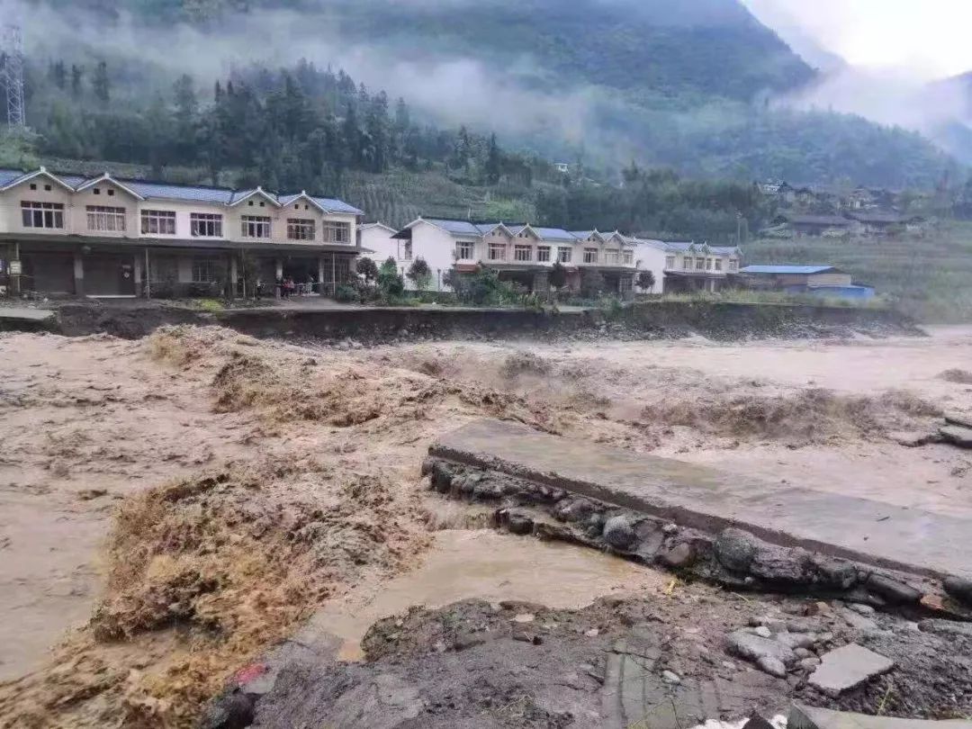 四川省 a href="#" data-lemmaid="864417">雅安 /a>市境内普降大暴雨