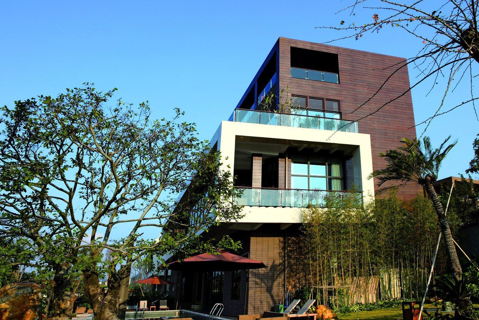  p>五期位于眉山通义路侧,北临通惠河,紧邻金府丽景别墅高档住区,周边