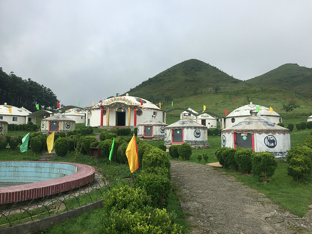 iyz">湖南省南山种畜牧草良种繁殖场(简称南山牧场)位于 /span> span