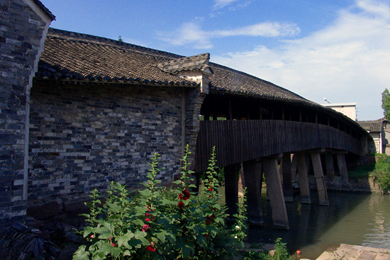 target="_blank" href="/item/奉化区">奉化区 /a>南渡,横亘于奉化县