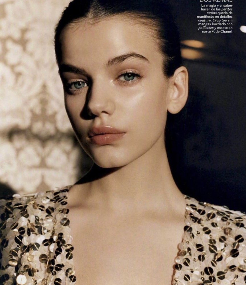 索尼娅出生于演艺世家,从小就有演艺经历. /p>