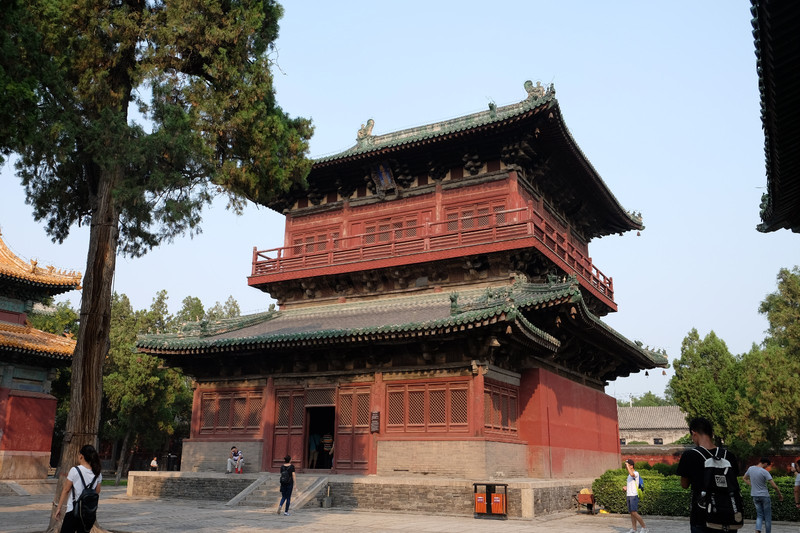  p>慈氏阁,英文名称shoulds ancestral hall,位于河北省正定县隆兴寺