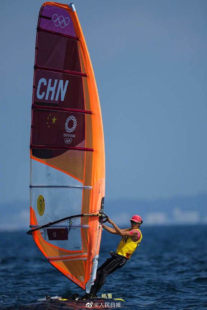 帆船和冲浪之间的新兴水上<a target="