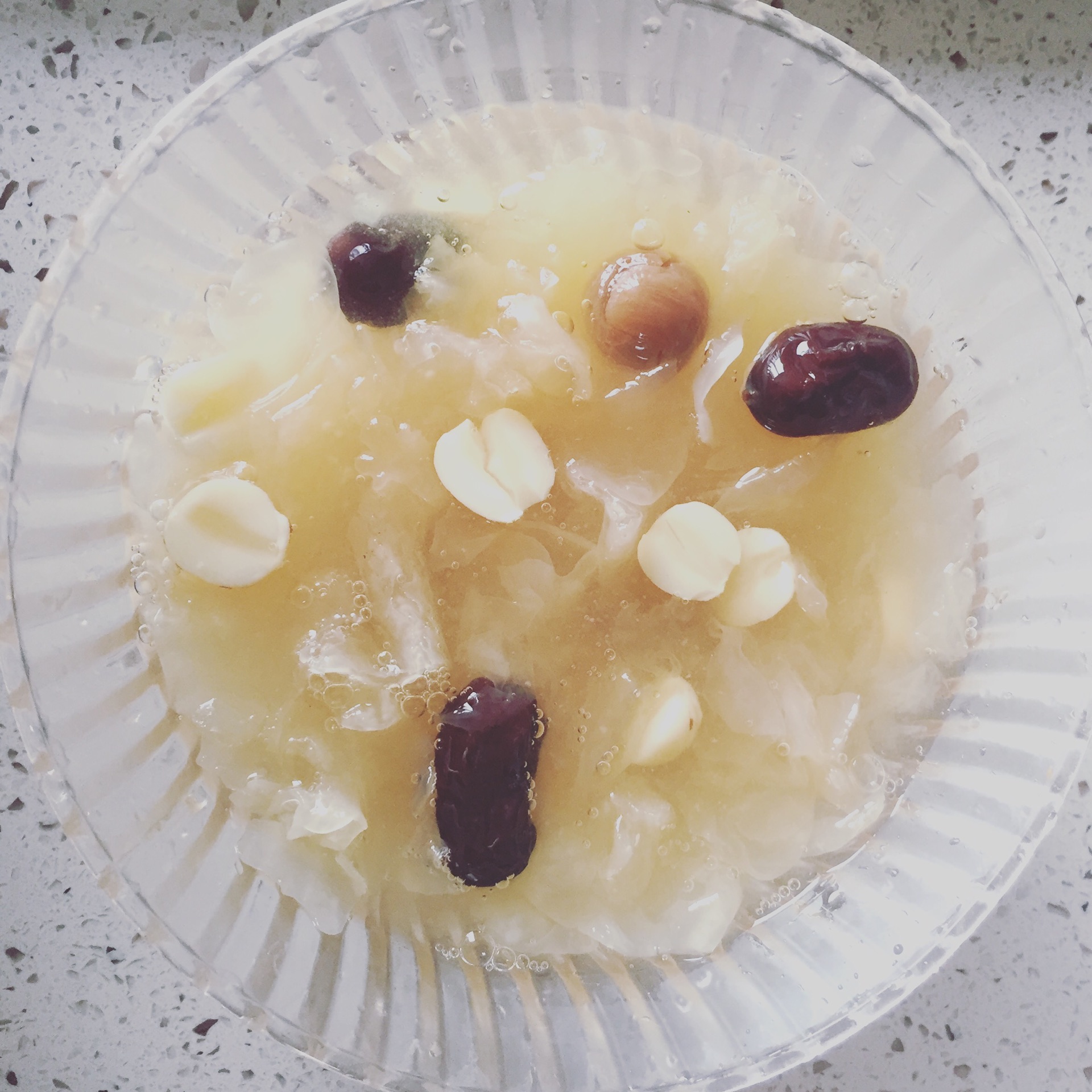 银耳桂圆莲子汤