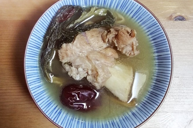  p>菜干白菜煲猪骨汤是一道广东省的特色传统名菜,属于粤菜系.