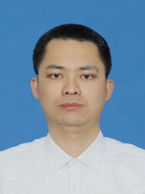 男,壮族,中共党员,1985年1月出生,广西上林县人,武汉大学公共管理专业