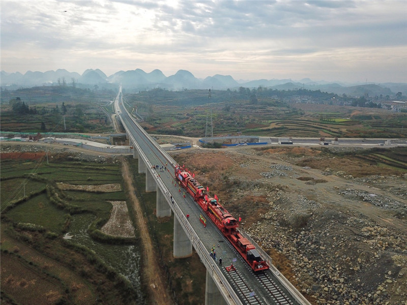 highspeed railway),是中国境内一条连接贵州省安顺市与六盘水市的
